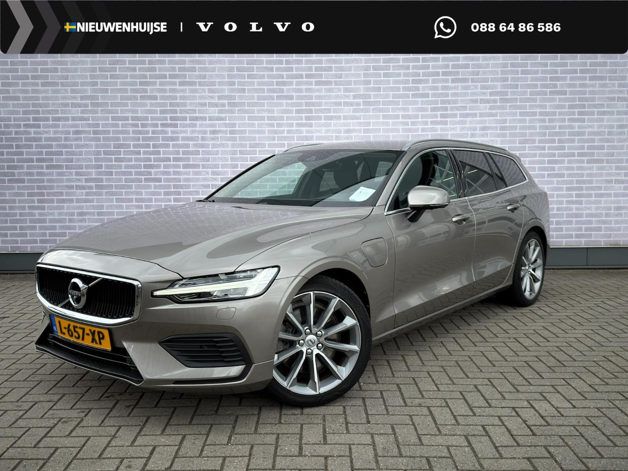 Volvo V60 - 2.0 T6 Twin Engine AWD Momentum Pro | Stoel/stuurverwarming | Trekhaak | Adapt. Cruise Con - AutoWereld.nl