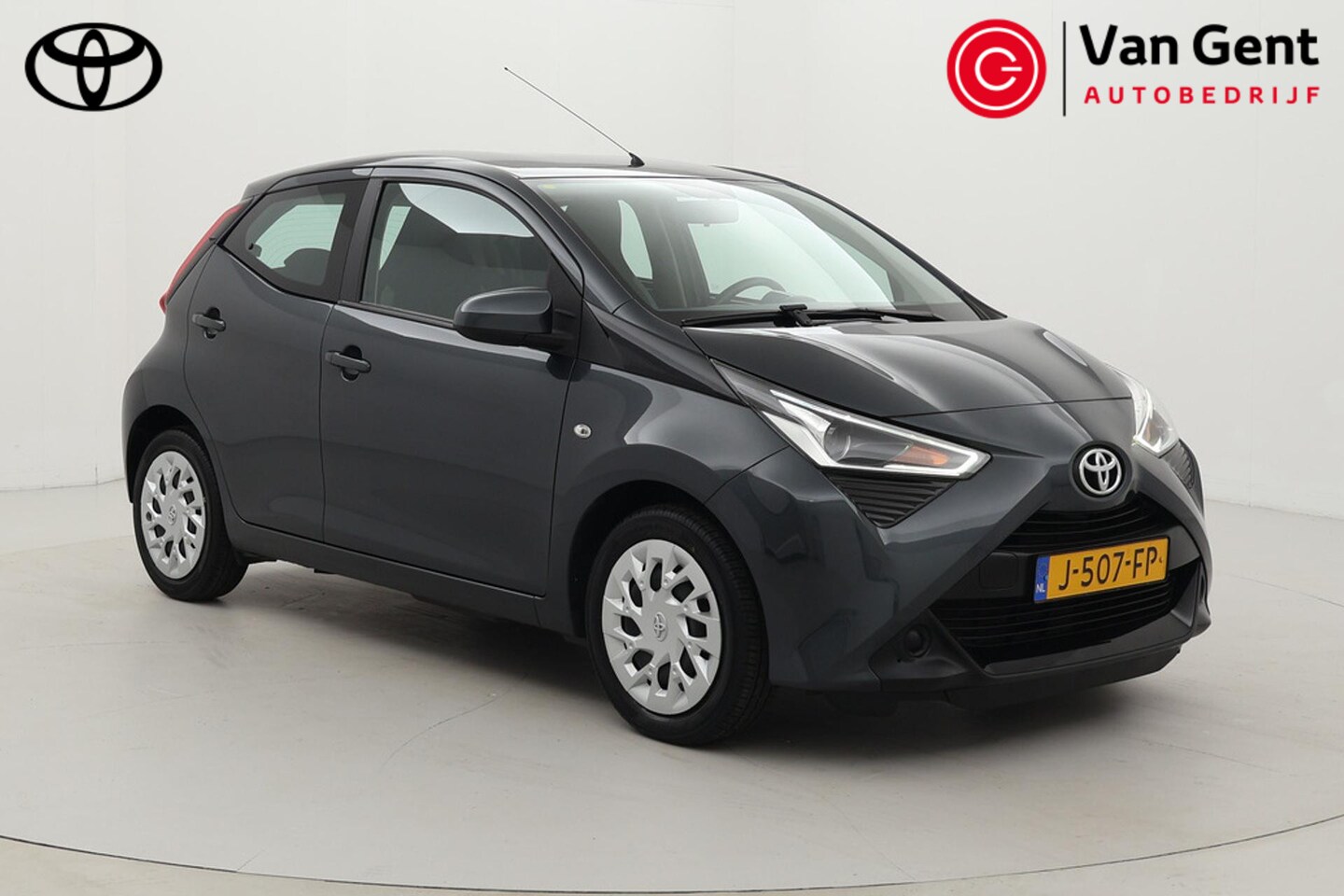 Toyota Aygo - 1.0 VVT-i x-play | Apple Carplay / Android Auto | Airco | Camera | Bluetooth - AutoWereld.nl