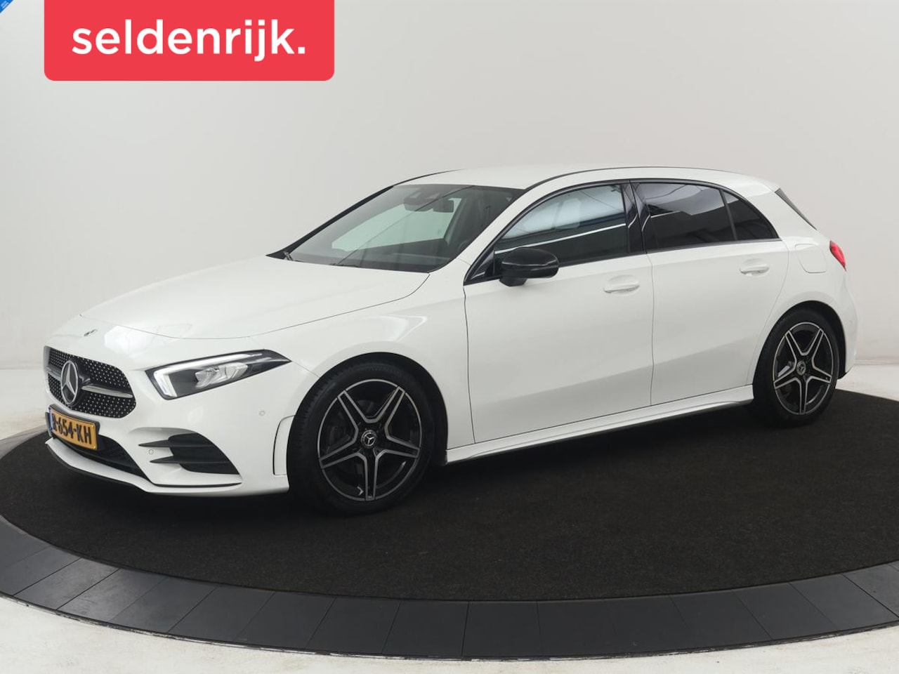 Mercedes-Benz A-klasse - 180 Business Solution AMG | Apple Carplay | LED | Navigatie | Stoelverwarming | - AutoWereld.nl