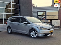 Volkswagen Touran - 1.4 TSI Highline 7p | Trekhaak | Achteruitrij Camera | Voor + Achter parkeersensoren|Stoel