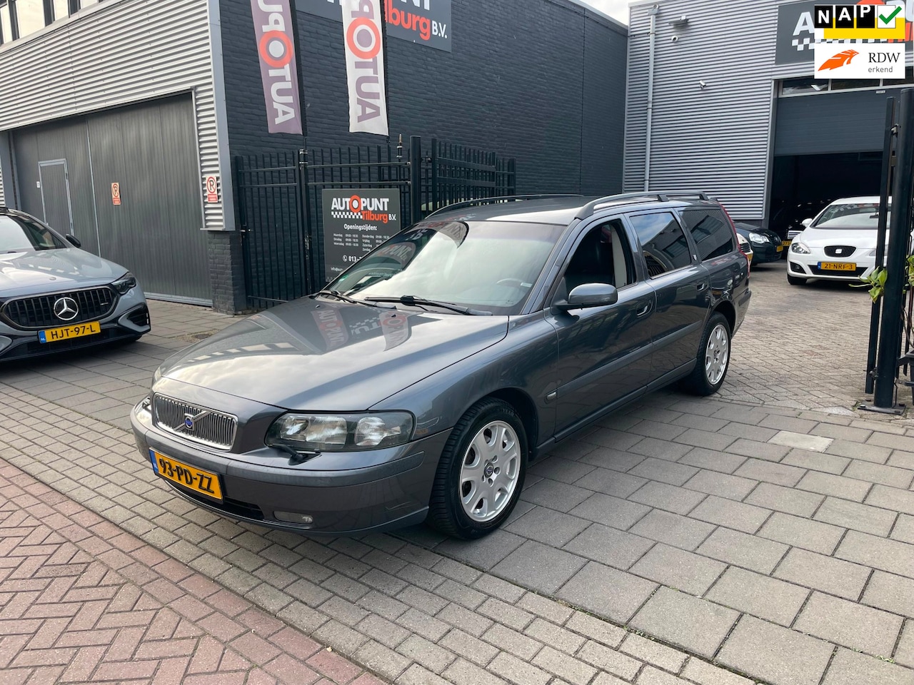 Volvo V70 - 2.4 Comfort Line Trekhaak Airco NAP APK - AutoWereld.nl