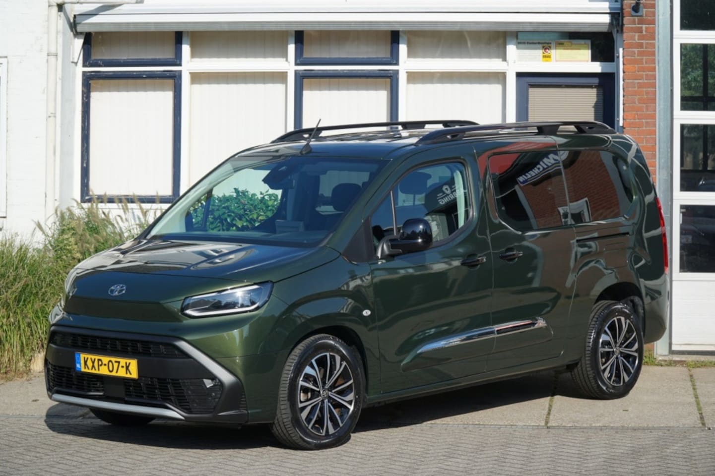 Toyota ProAce City Verso - 1.2 Turbo 110pk Long 7pl Navigator - AutoWereld.nl