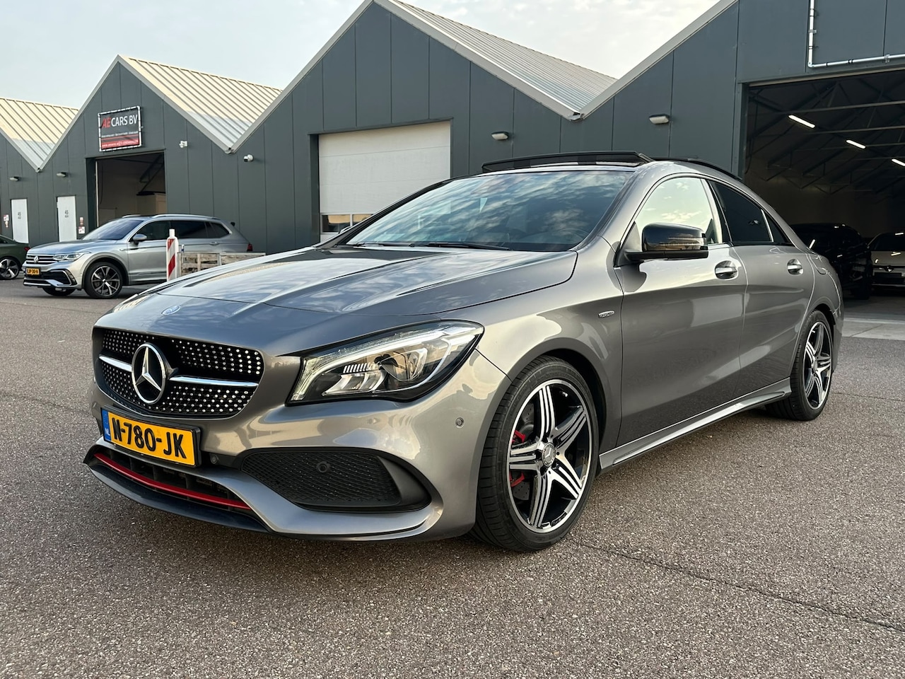 Mercedes-Benz CLA-Klasse - 250 Sport 4MATIC AMG Pano l Camera l Alarm Klasse 3 l Stoelverwarming l DealerOnderhouden - AutoWereld.nl