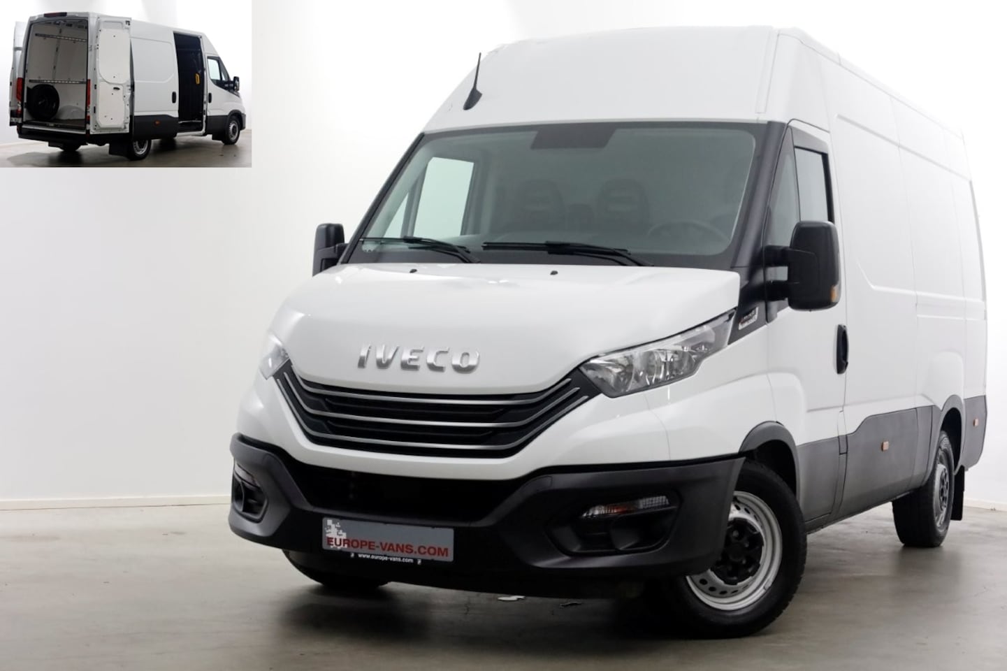 Iveco Daily - 35S21 3.0 210pk L2H2 HiMatic Automaat Navi/Camera Trekgewicht 3500kg 10-2023 - AutoWereld.nl