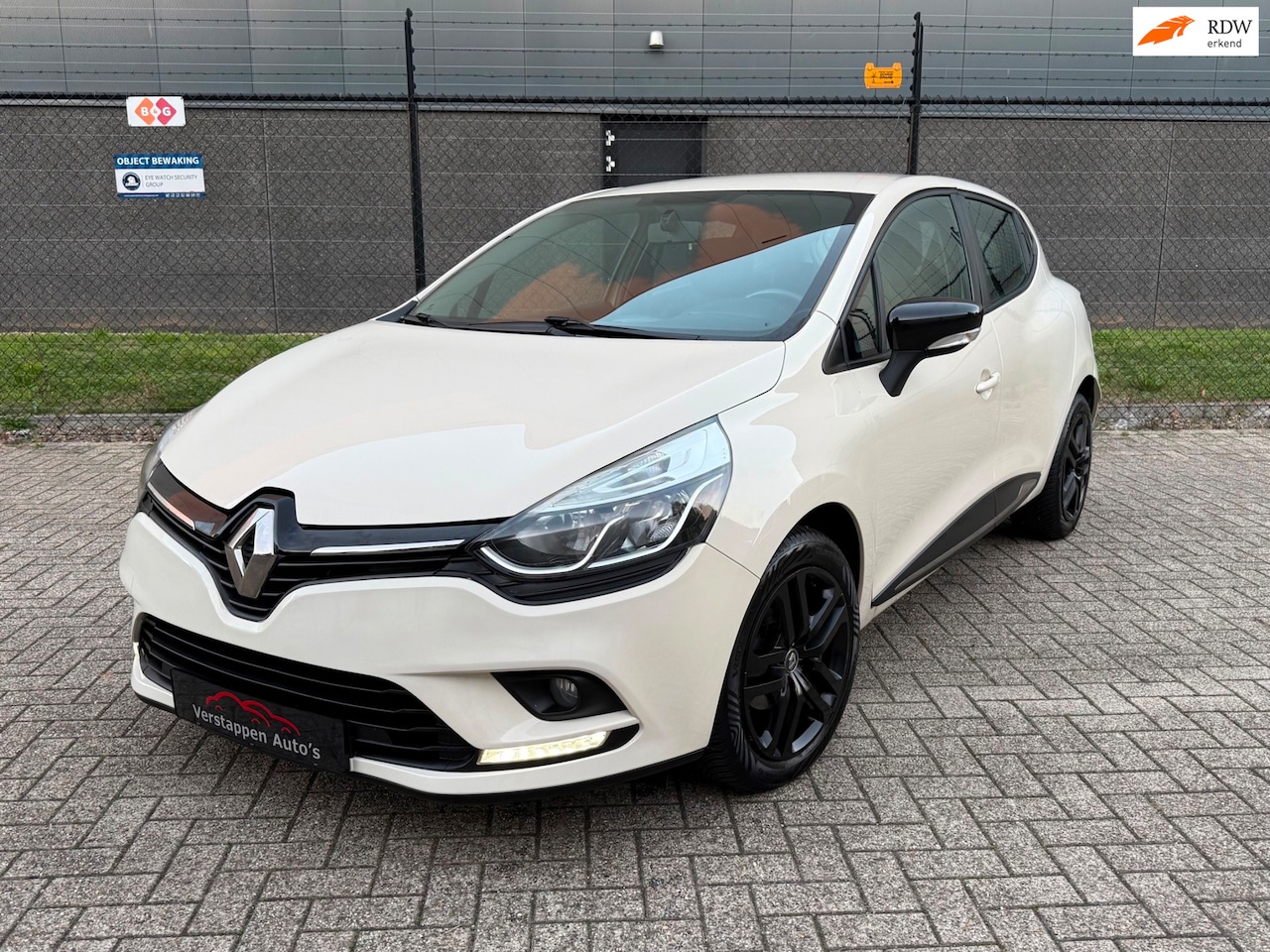 Renault Clio - 0.9 TCe Bose *AIRCO-NAVIGATIE-BLACK PAKKET* - AutoWereld.nl