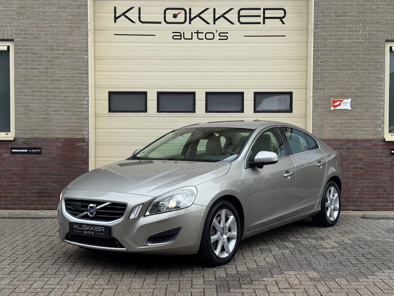 Volvo S60 - 2.0T Blis|Adaptive cruise|Line assist|Stoelverw. - AutoWereld.nl