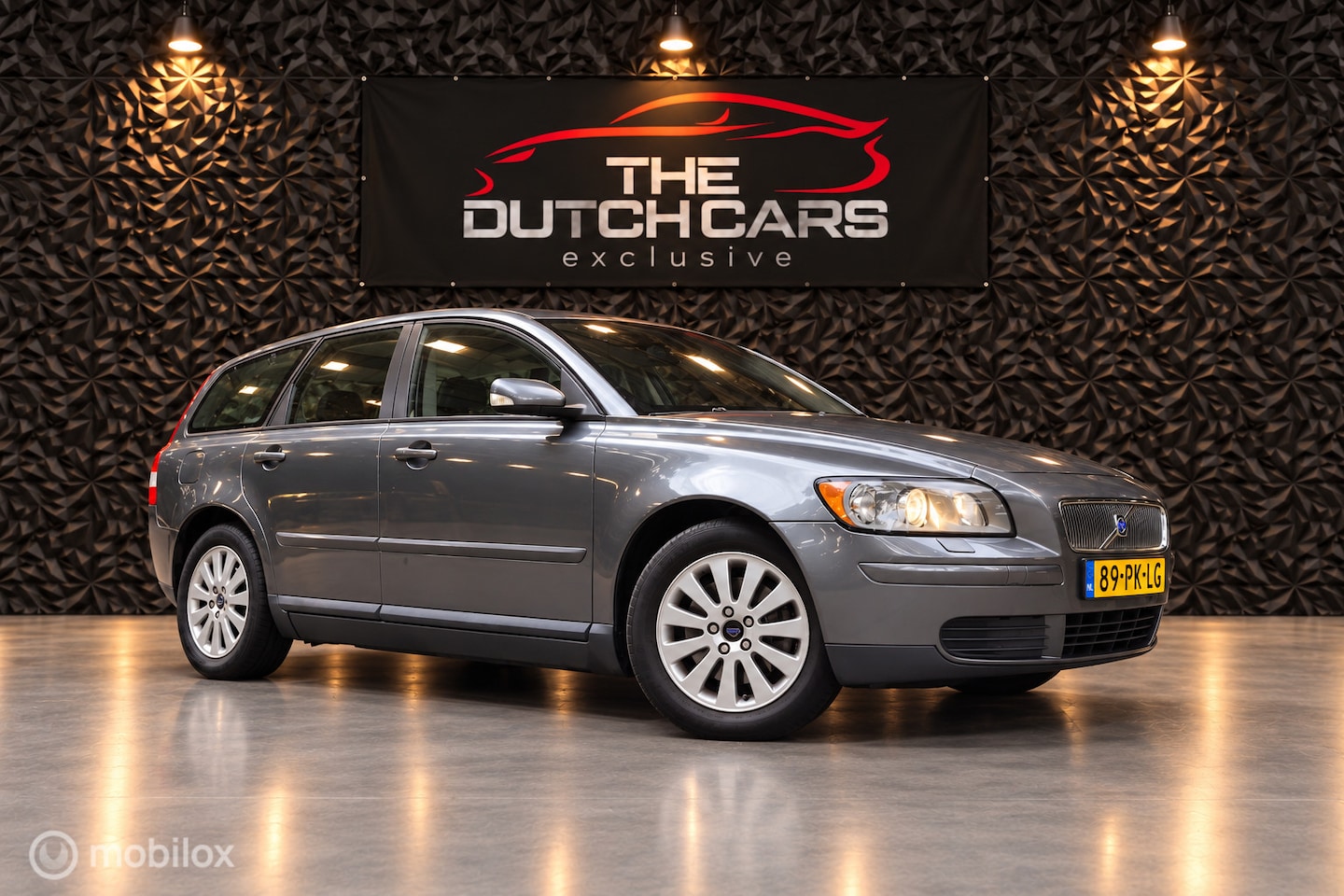 Volvo V50 - 2.4 Elan | Airco | Cruise Control | ESP | AUTOMAAT - AutoWereld.nl
