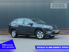 Toyota RAV4 - 2.5 Hybrid AWD Active I Parkeersensoren V+A I Trekhaak I Allseason banden I NL-auto
