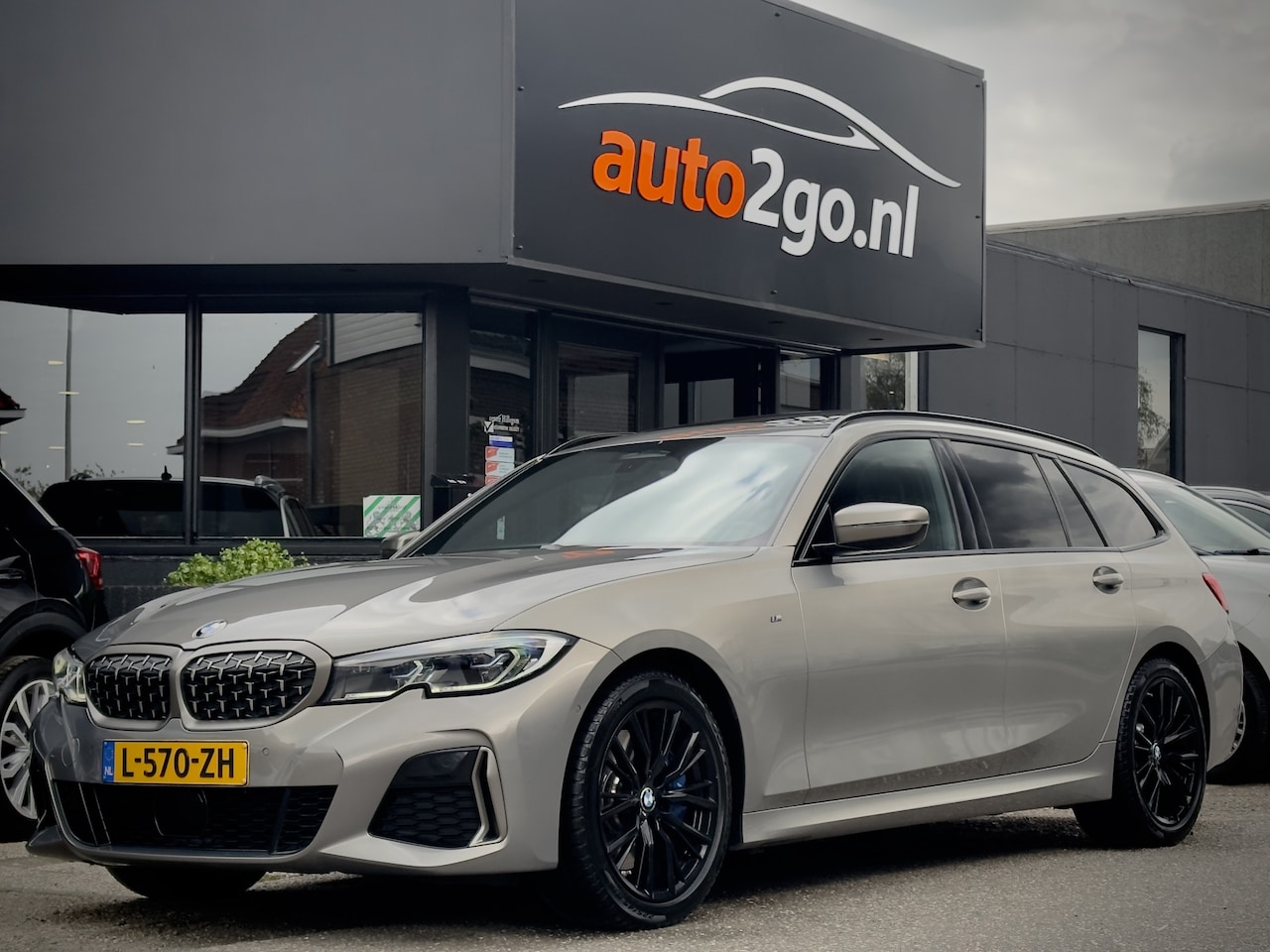BMW 3-serie Touring - M340i AUT8 M-PERFORMANCE X-DRIVE 374PK PANODAK DESIGNO-LEDER DIGI-DASH APPLE-CARPLAY LED L - AutoWereld.nl