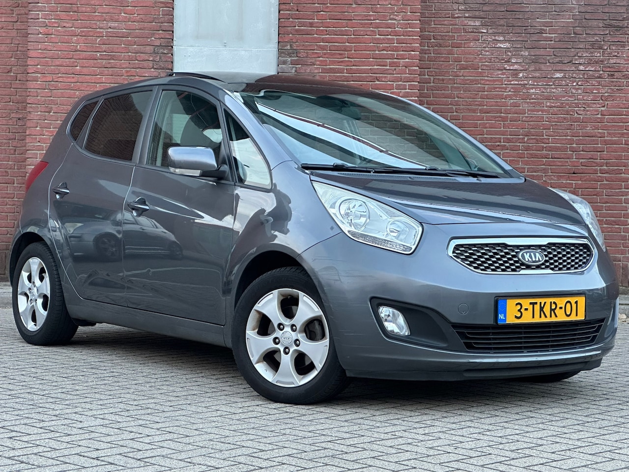 Kia Venga - 1.6 CVVT X-ecutive|AUTOMAAT|PANO|CRUISE|TREKHAAK - AutoWereld.nl