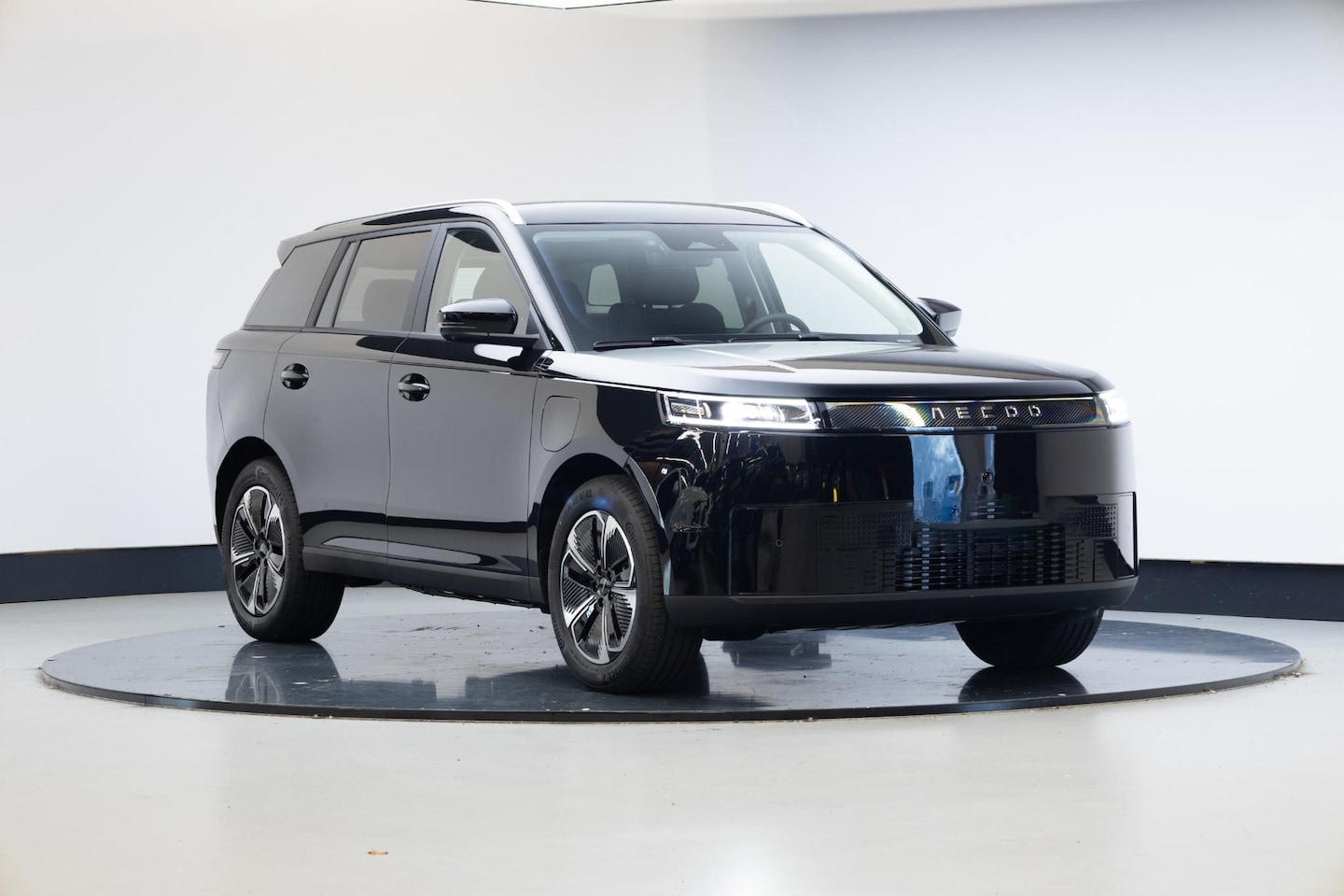 Jaecoo 5 - EV Exclusive 61 kWh | Carbon Crystal Black Pearl | NL Auto | Rijklaar | 7 jr garantie | - AutoWereld.nl