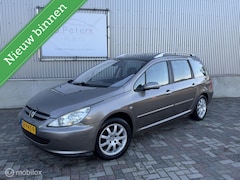 Peugeot 307 SW - 1.6 16V 6persoons 2004 / Carplay / Leer / Navigatie / Panoramadak / Trekhaak / NAP