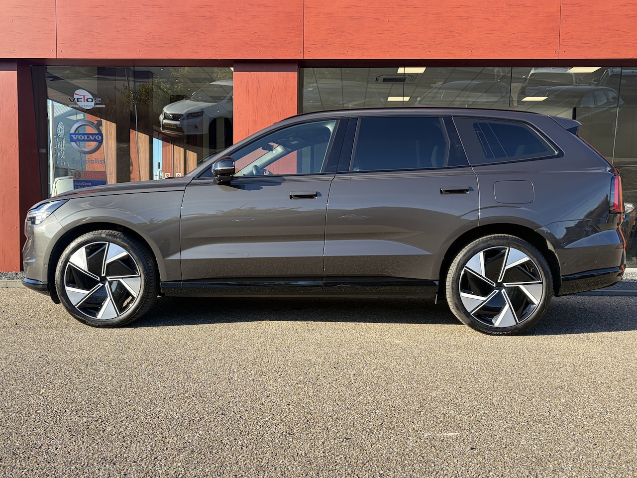 Volvo EX90 - Twin Motor Performance Ultra 7p. 111 kWh | LUCHTVERING | SOFT-CLOSE | HEAD-UP | 22'' LMV | - AutoWereld.nl