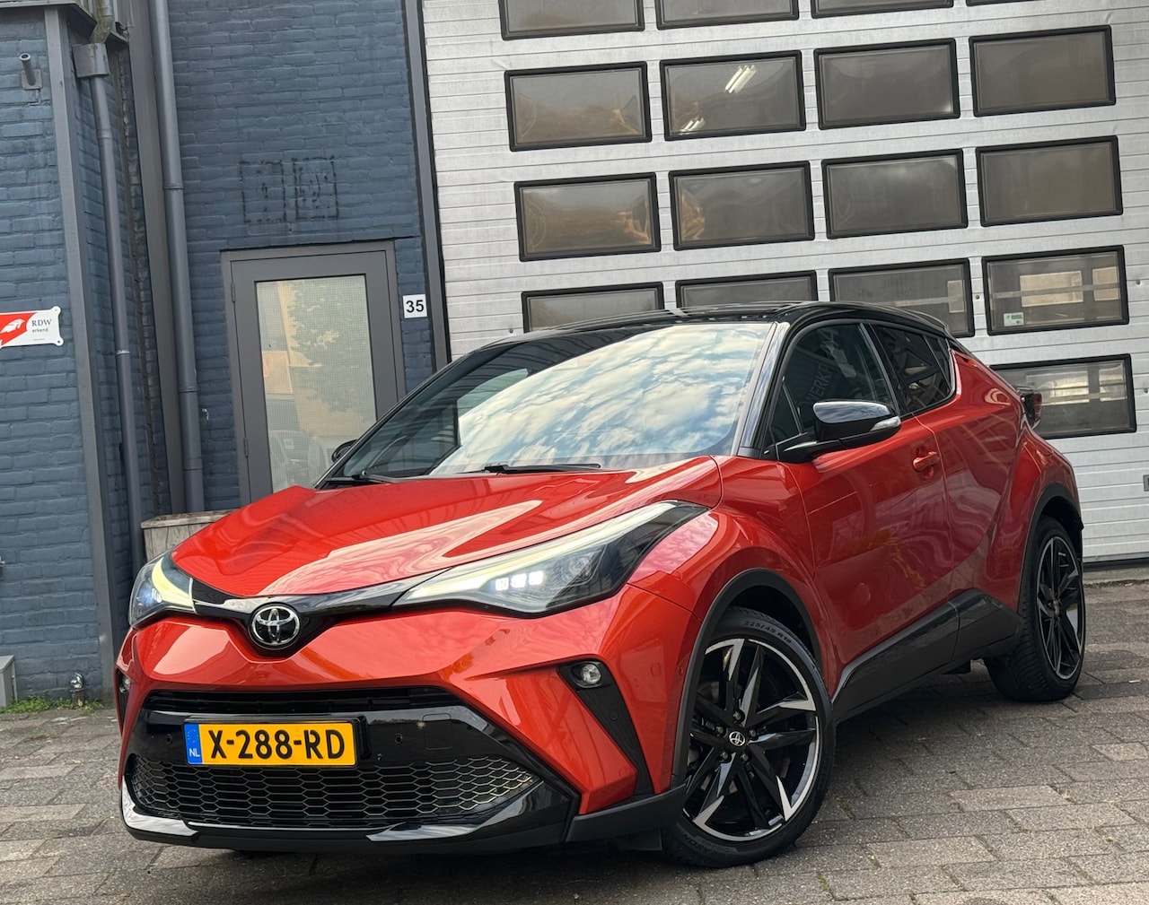Toyota C-HR - 2.0 Hybrid GR-Sport | Clima | Cruise | Camera | JBL | TWO-Tone - AutoWereld.nl