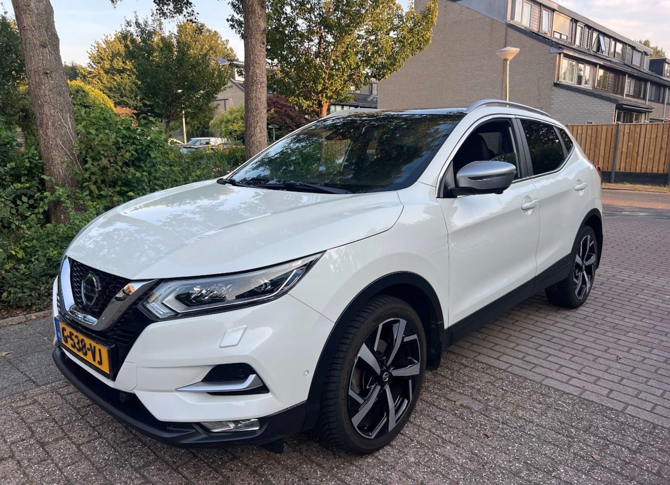 Nissan Qashqai - 1.3 Tekna + - AutoWereld.nl