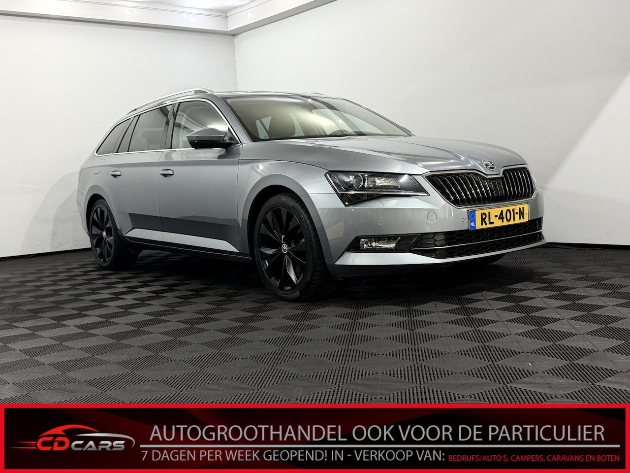 Skoda Superb Combi - 1.6 TDI Greenline Business Clima, Parkeersensoren, Navi, Apple carplay, Cruise control, Me - AutoWereld.nl