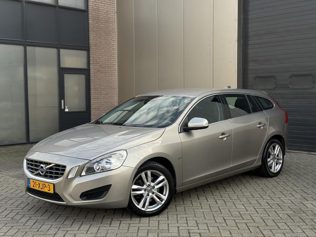 Volvo V60 - 1.6 T3 Momentum 2012 Trekhaak Volledig onderhoud - AutoWereld.nl