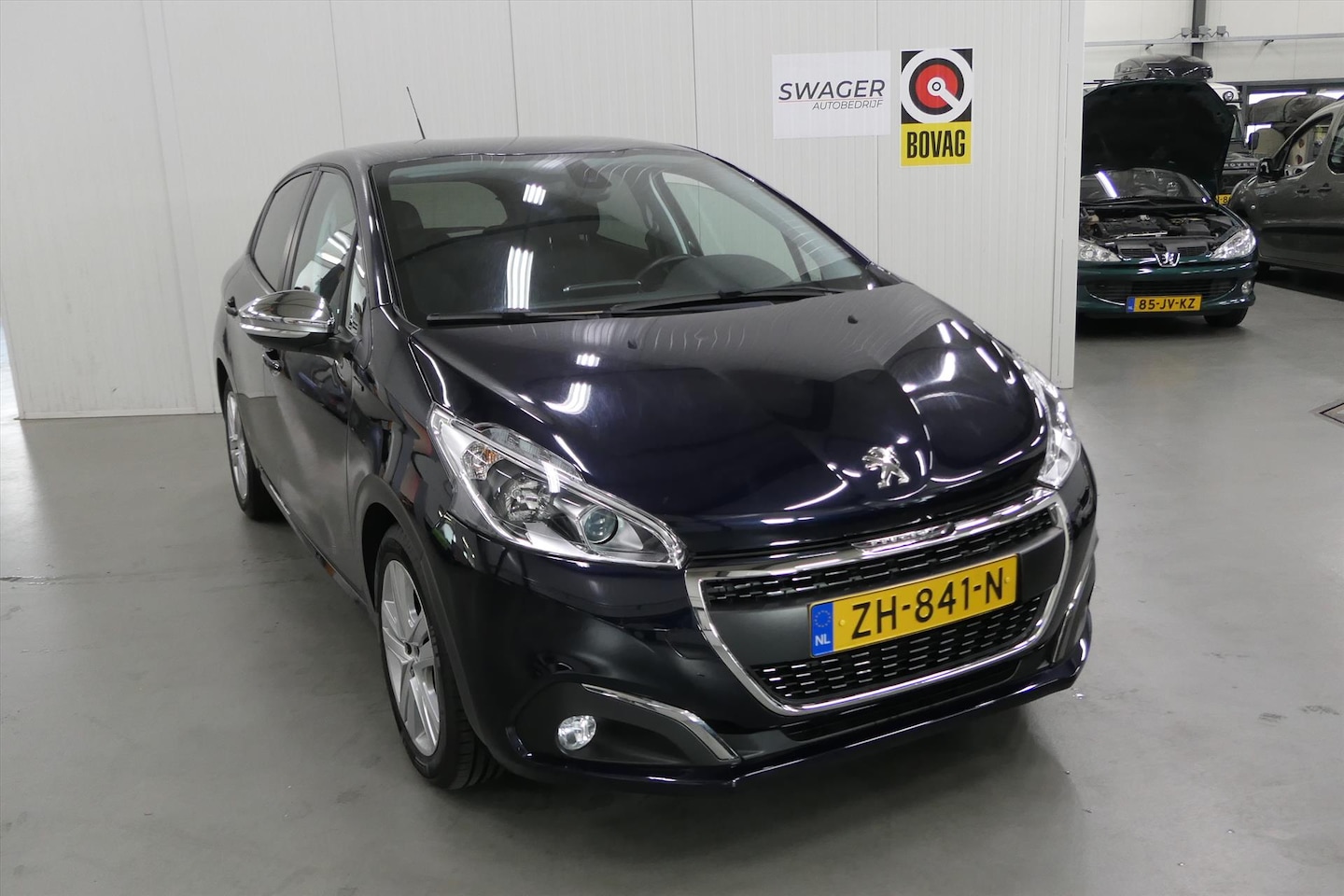 Peugeot 208 - 1.2 PureTech Signature 1.2 Puretech 82pk Signature (1ste eigenaars) - AutoWereld.nl