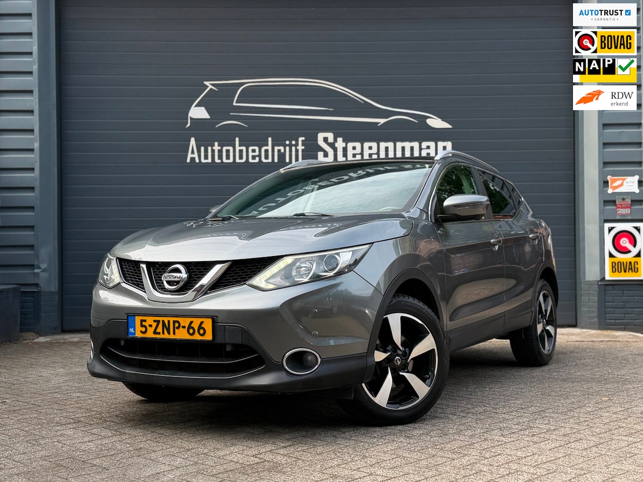 Nissan Qashqai - 1.2 Connect Edition | Trekhaak | Pano | 360 - AutoWereld.nl