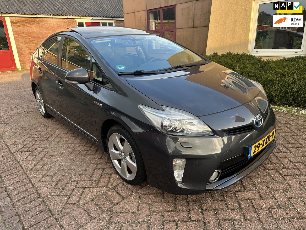 Toyota Prius - 1.8 Dynamic Business NAVI PANO LEER CAMERA NAP APK - AutoWereld.nl
