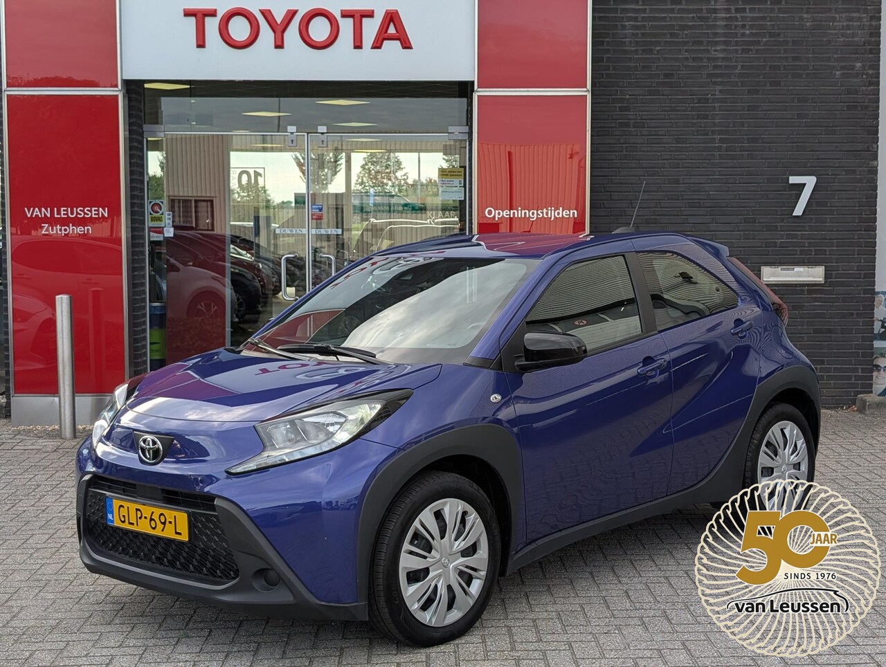 Toyota Aygo X - Juniper Blue Metallic AIRCO CAMERA AD-CRUISE APPLE/ANDROID NL-AUTO - AutoWereld.nl