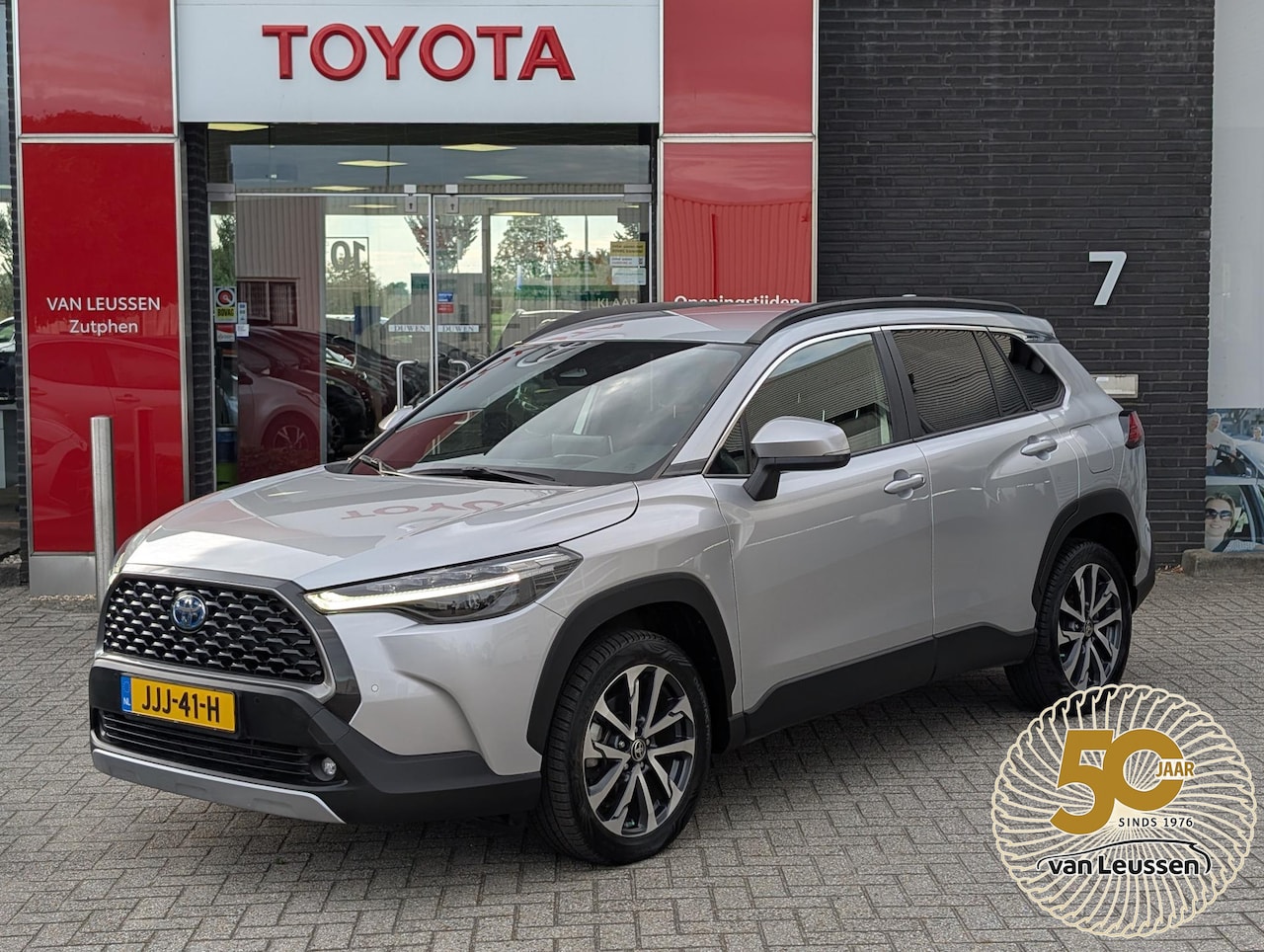 Toyota Corolla Cross - 2.0 HYBRID 200 DYNAMIC 4-SEIZOENSBANDEN STOEL- & STUURVERWARMING ELEK. ACHTERKLEP LED APPL - AutoWereld.nl