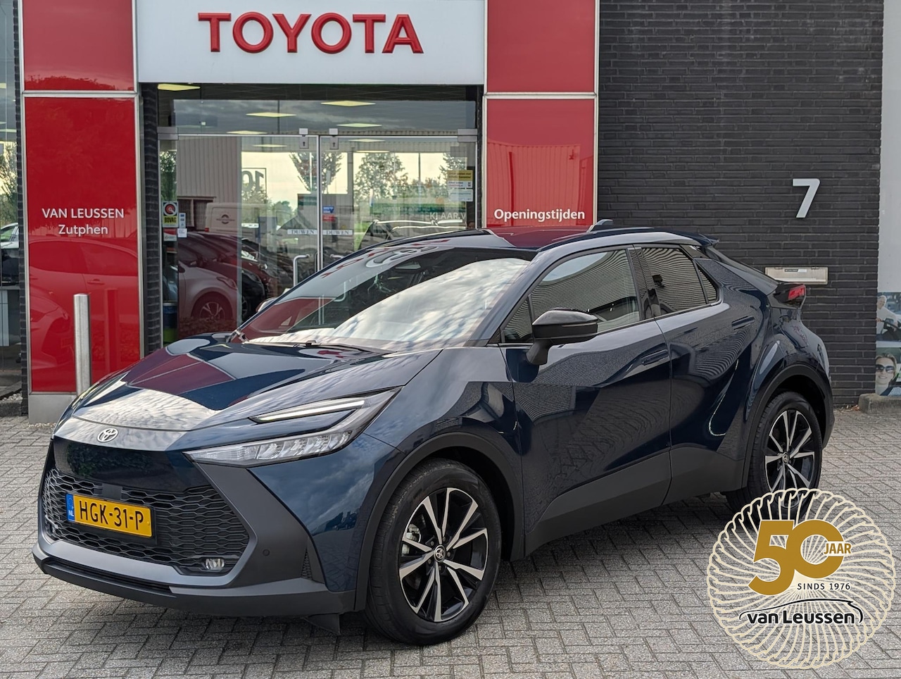Toyota C-HR - 1.8 HYBRID 140 DYNAMIC PARKEERSENSOREN V+A MIDNIGHT METALLIC LENDESTEUNEN ELEK. BUITENSPIE - AutoWereld.nl