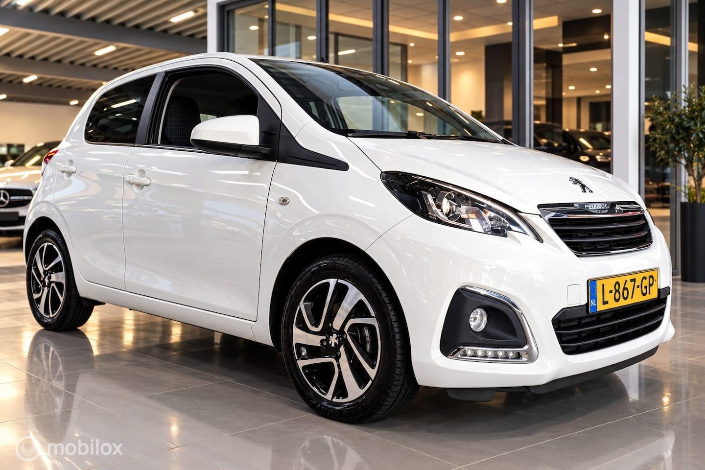 Peugeot 108 - 1.0 e-VTi Allure 2021 CARPLAY AIRCO ELEK RAMEN VELGEN NW APK 5 DEURS - AutoWereld.nl
