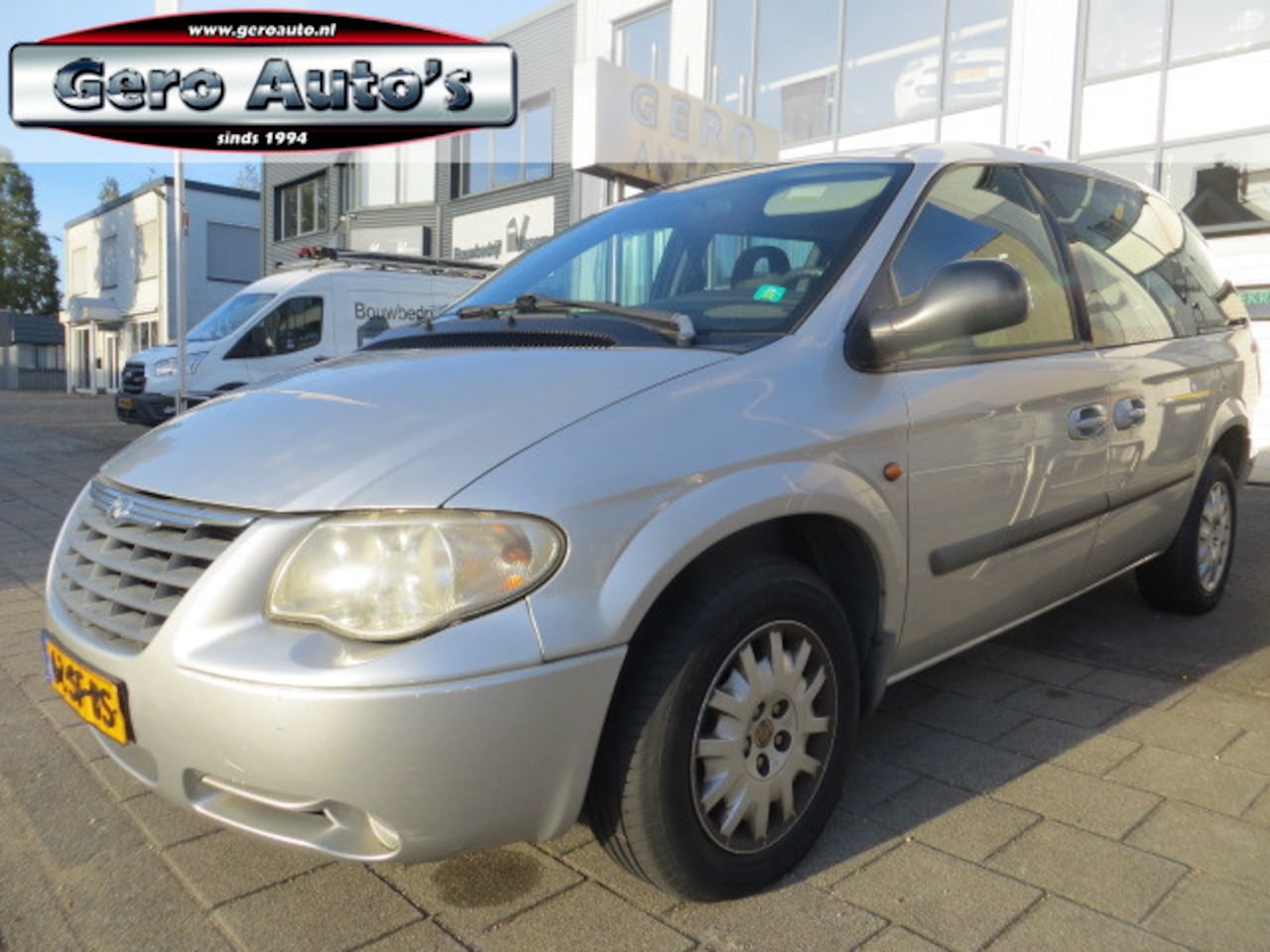 Chrysler Voyager - 3.3i V6 SE Luxe nw apk ,6 zits ,airco ecc etc - AutoWereld.nl