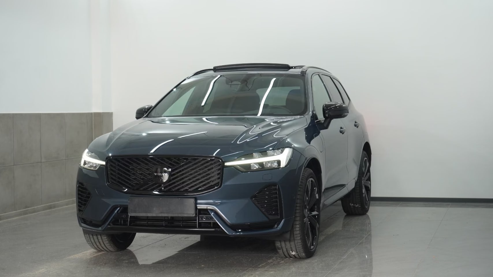 Volvo XC60 - 2.0 T8 Plug-in hybrid AWD BLACK EDITION (335kW/455PK) ** PANO, TREKH, ACC, HuD, 21-inch LM - AutoWereld.nl