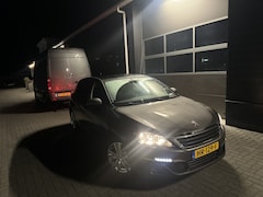 Peugeot 308 - 1.6 HDI PANO NAVI SENSOR 6BAK NETJES