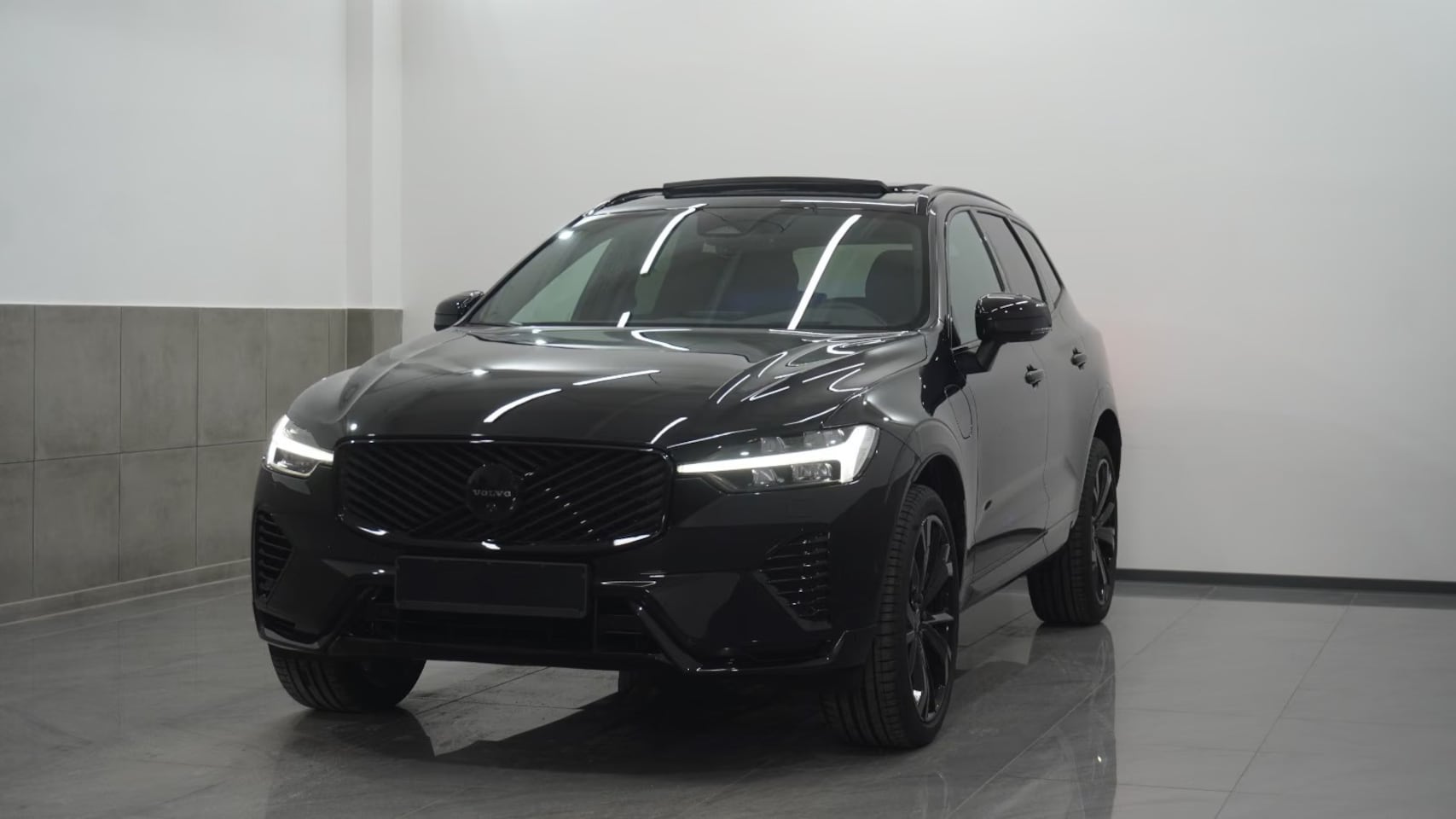Volvo XC60 - 2.0 T8 Plug-in hybrid AWD BLACK EDITION (335kW/455PK) ** PANO, TREKH, ACC, HuD, 21-inch LM - AutoWereld.nl