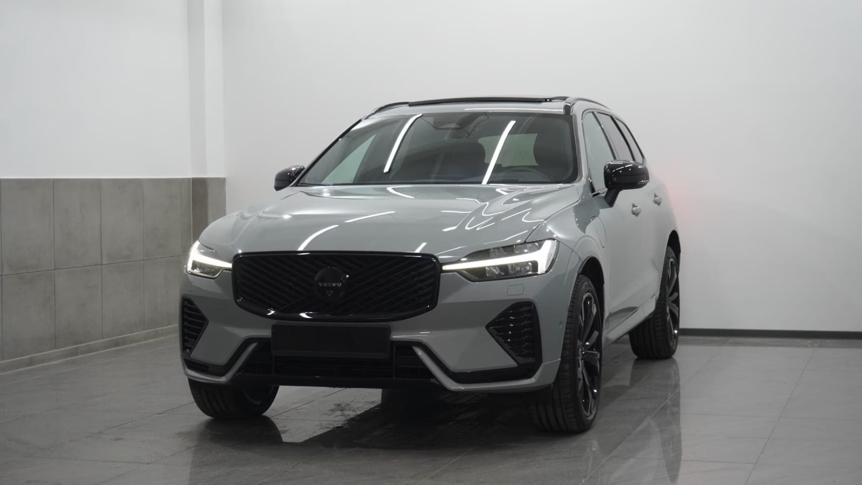 Volvo XC60 - 2.0 T8 Plug-in hybrid AWD BLACK EDITION (335kW/455PK) ** PANO, TREKH, ACC, HuD, 21-inch LM - AutoWereld.nl