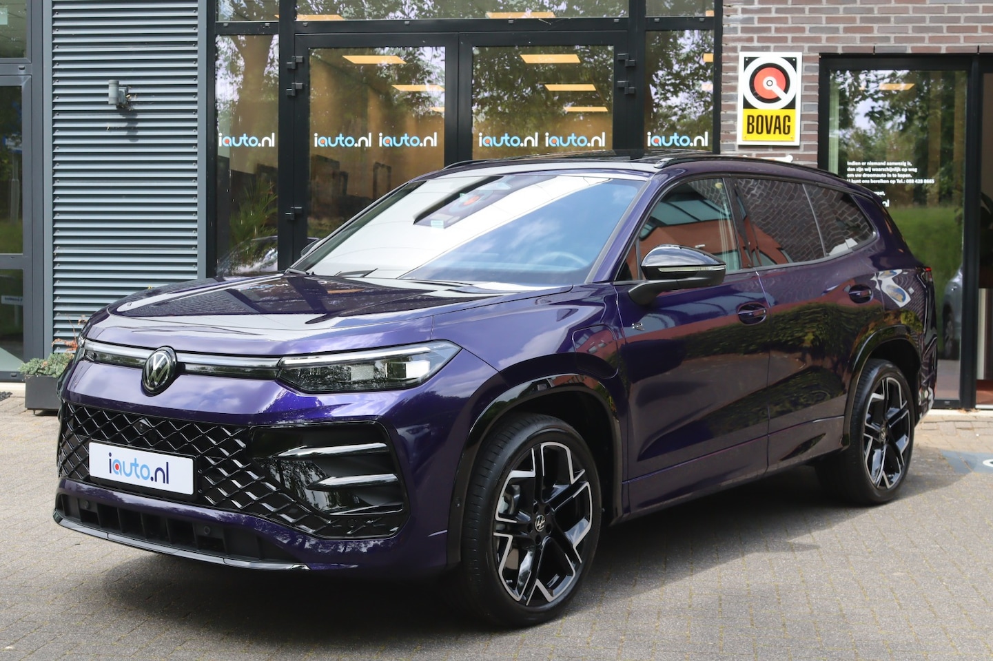 Volkswagen Tayron - 1.5 eHybrid 272PK R-Line Black Style IQ.Light/HUD/HK/360/DCC/ACC/Keyless/20"/Trekhaak wegk - AutoWereld.nl