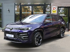 Volkswagen Tayron - 1.5 eHybrid 272PK R-Line Black Style IQ.Light/HUD/HK/360/DCC/ACC/Keyless/20"/Trekhaak wegk