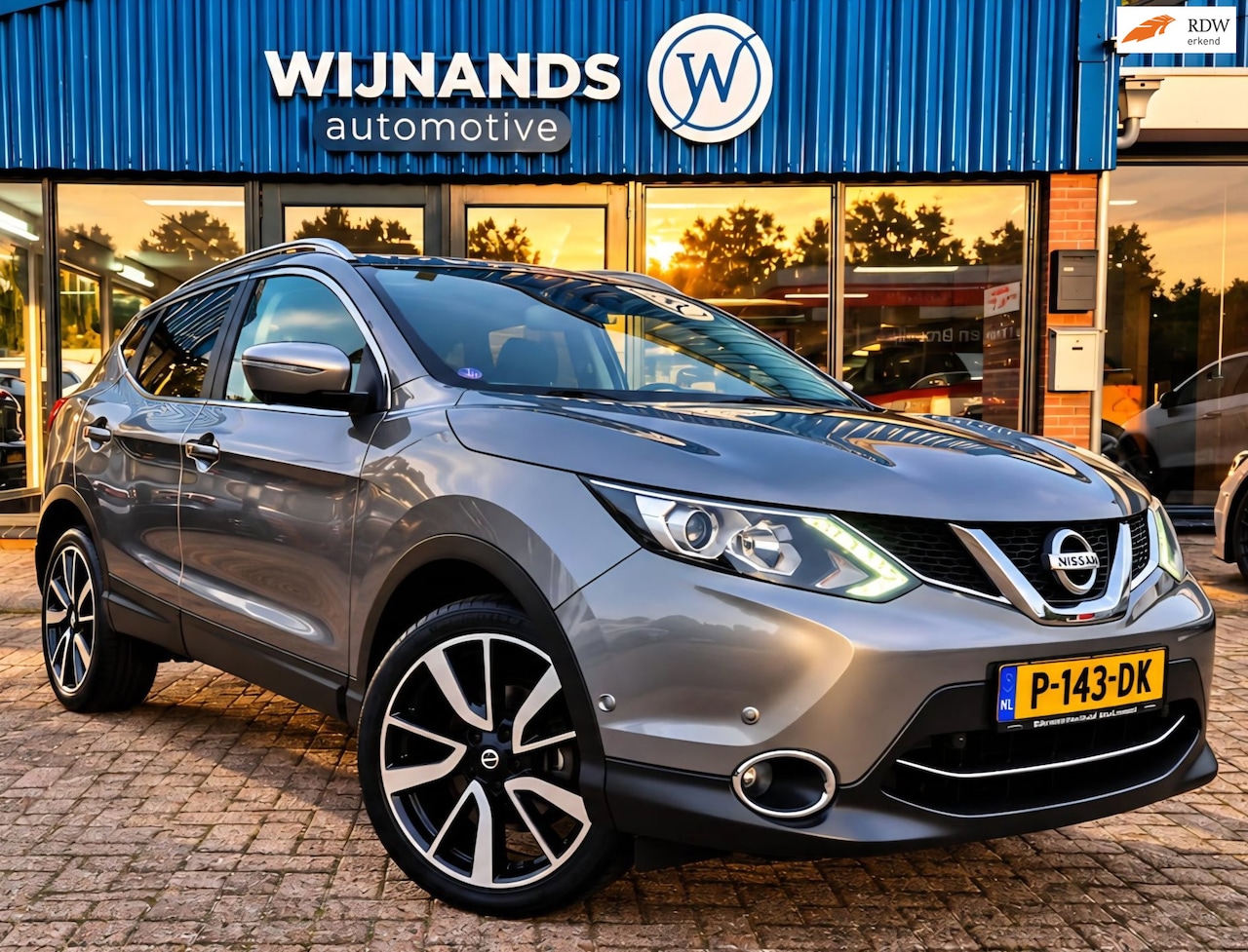 Nissan Qashqai - 1.6 Tekna Trekhaak Panoramadak Leder 360° - AutoWereld.nl