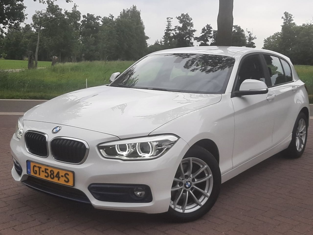 BMW 1-serie - 118i 1.5 136pk Airco Cruise-control Navigatie Bluetooth - AutoWereld.nl