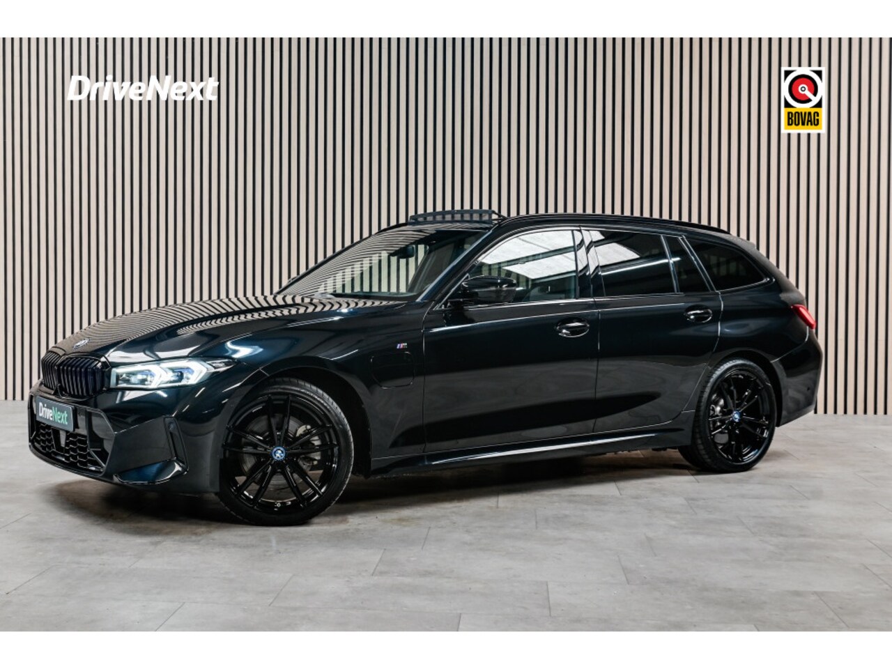 BMW 3-serie Touring - BMW 3 Serie 320e | M-Sport | PANO | 100% SOH | HUD | ACC | TREKHAAK | - AutoWereld.nl