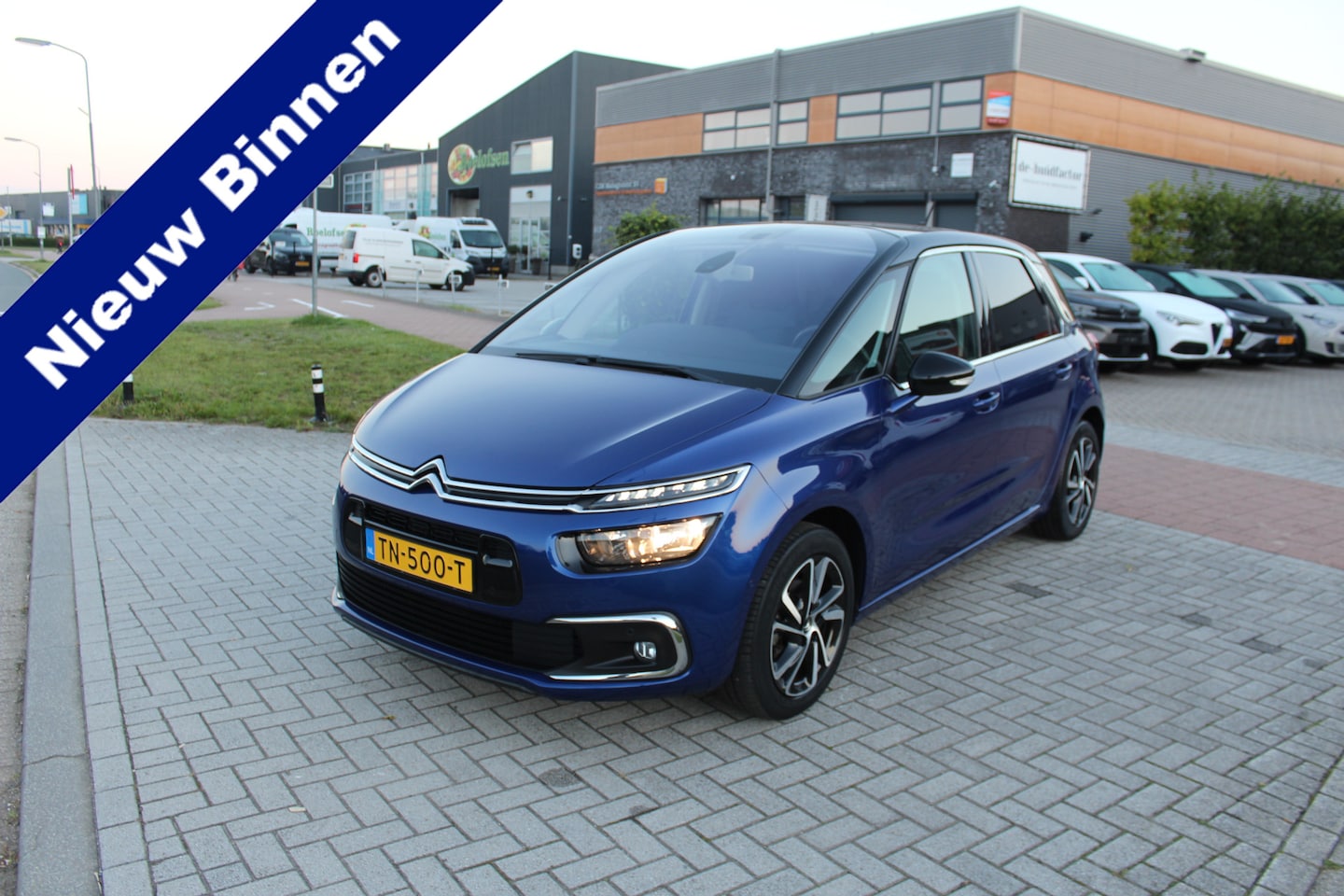 Citroën C4 Picasso - 1.2 130 PK Clima-Cruise-Navi-Camera-Massage 31.000 Km !! - AutoWereld.nl