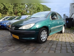 Peugeot 206 - 1.1 XR 5 drs apk tot 4-7-2027 goed rijdend 202 dkm