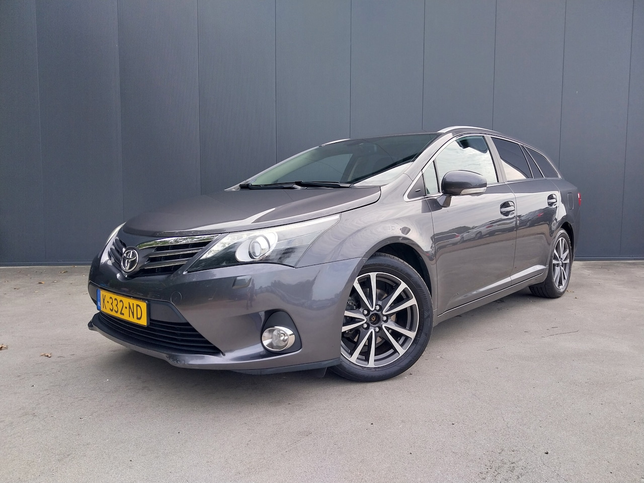 Toyota Avensis Wagon - 1.8 VVTi Dynamic XENON LED HALF LEER NAVI CRUISE ECC TREKHAAK - AutoWereld.nl