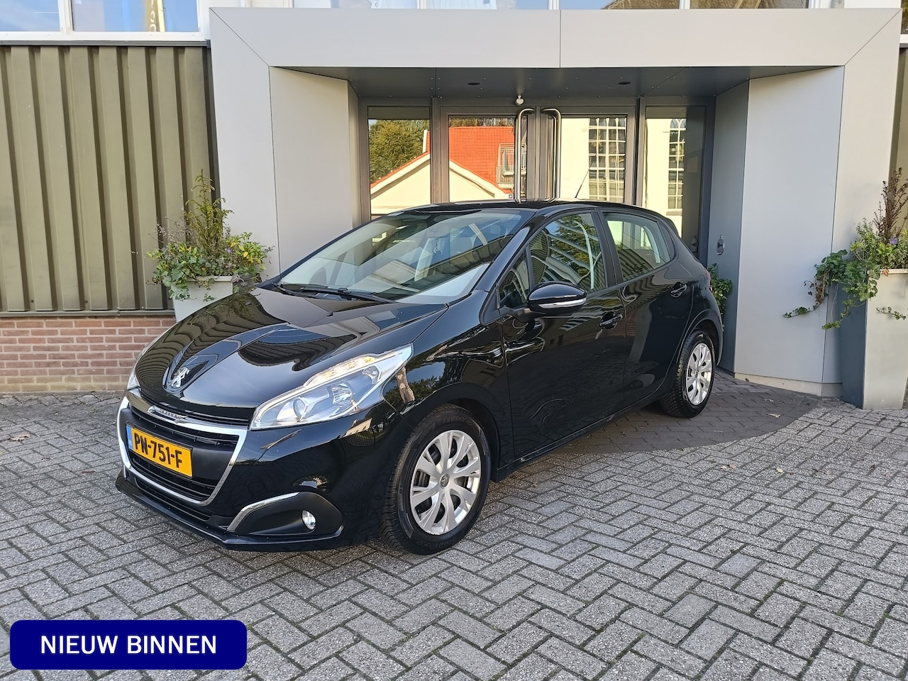 Peugeot 208 - 1.2 PureTech Blue Lion | Airco | NAP | Centrale Deurvergrendeling | Trekhaak | - AutoWereld.nl
