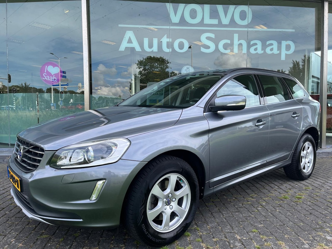 Volvo XC60 - 2.0 T5 FWD Nordic+ Automaat | Rijklaar incl garantie | Standkachel Verwarmbaar voorruit St - AutoWereld.nl