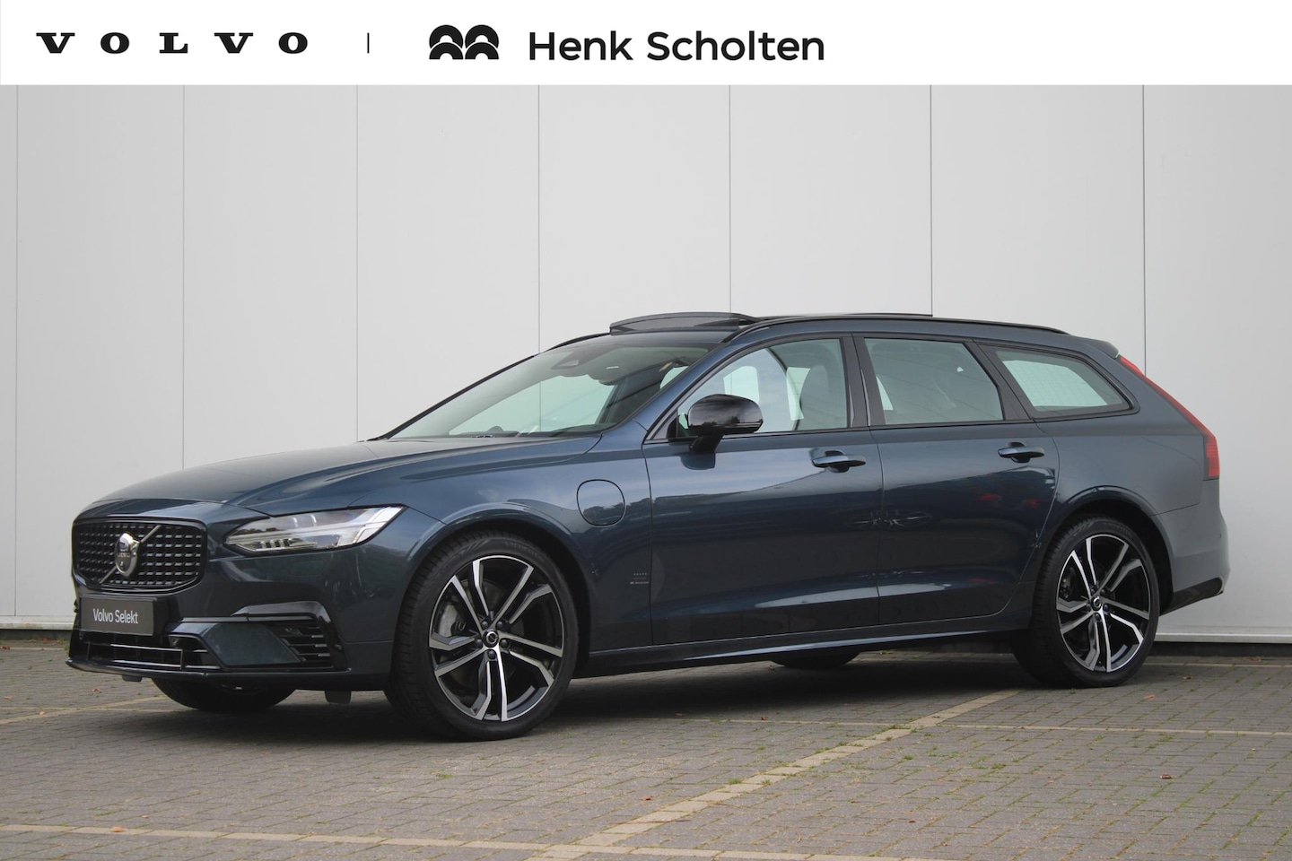 Volvo V90 - T8 Plug-in hybrid AWD Ultra Dark | Luchtvering | Trekhaak | Panoramadak | Verwarmbare voor - AutoWereld.nl