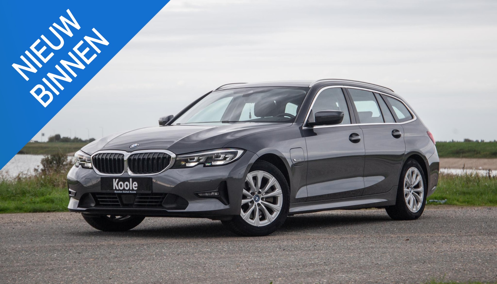 BMW 3-serie Touring - 320e LED / DEALER ONDERHOUDEN / CAMERA / CARPLAY / TREKHAAK - AutoWereld.nl