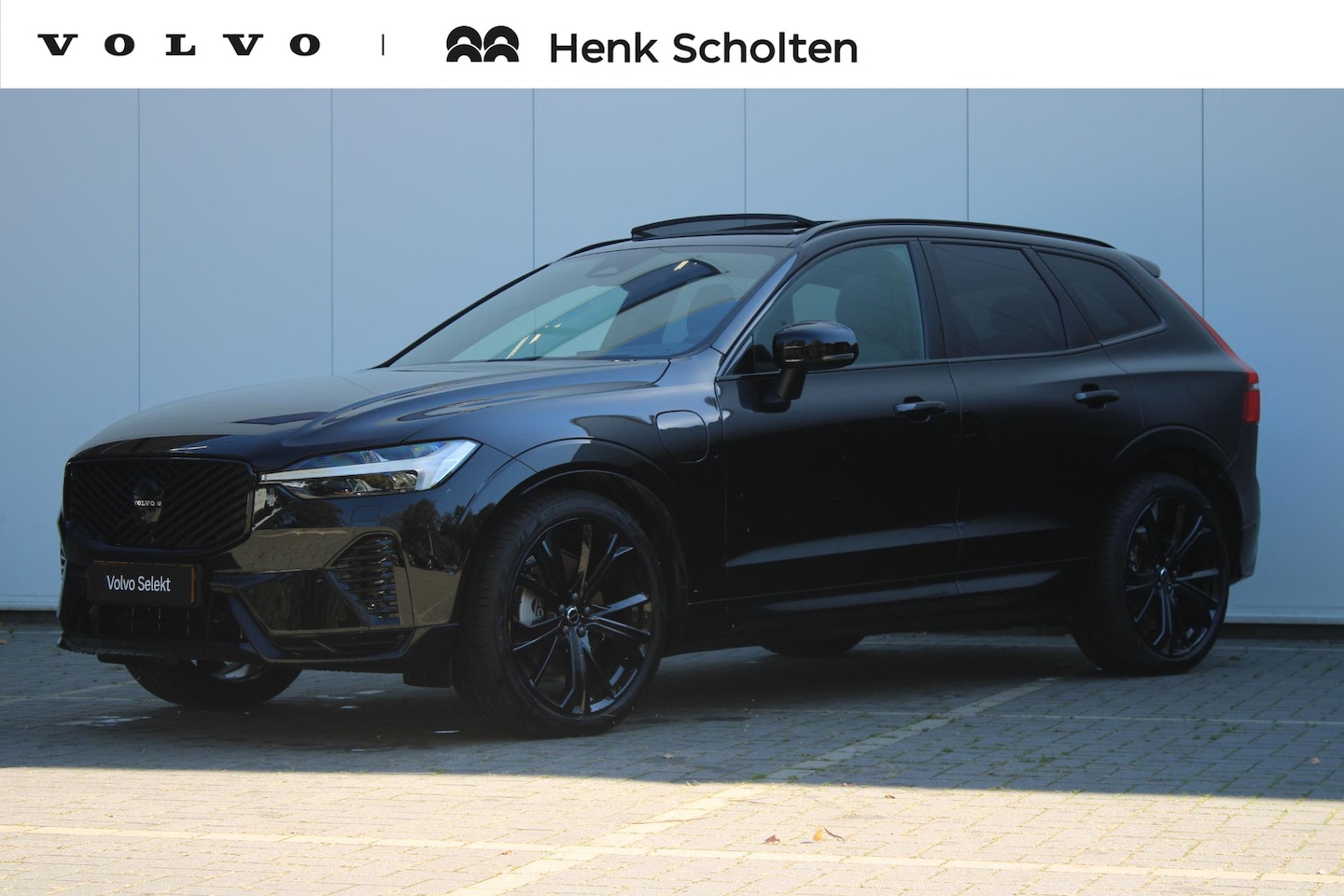 Volvo XC60 - T6 Plug-in hybrid AWD Ultra Black Edition | Luchtvering | Trekhaak | Panoramadak | Verwarm - AutoWereld.nl
