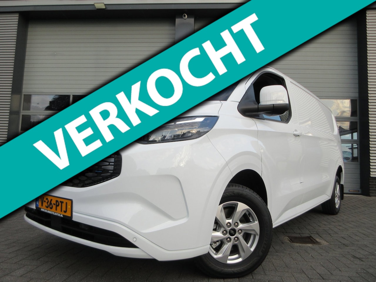 Ford E-Transit Cust. - 340 L2, Limited, 71kWh, 218pk, Carplay, Camera, 3-Zits, Stoelverwarming. - AutoWereld.nl