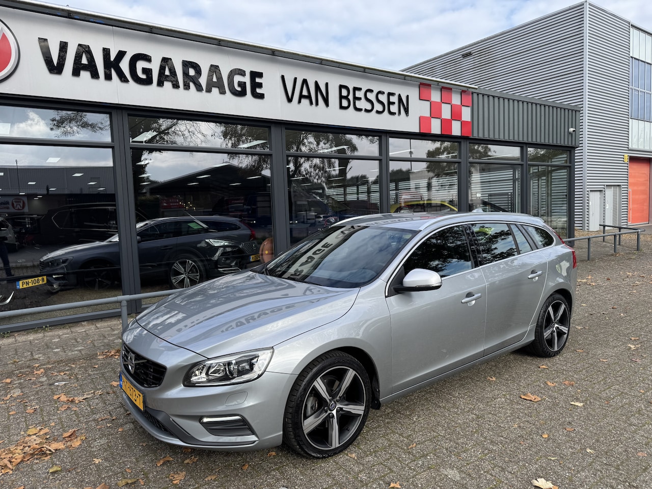 Volvo V60 - 1.5 T3 Nordic+ R-DESIGN-LEER-TREKHAAK - AutoWereld.nl