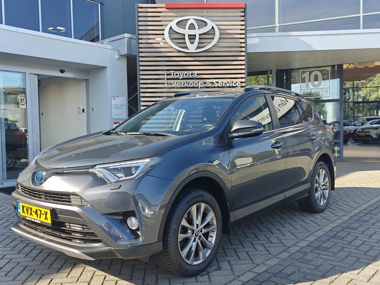 Toyota RAV4 - 2.5 Hybrid Style TREKHAAK STOEL/STUURVERW ELEK-ACHTERKLEP PARK-SENSOREN BLUETOOTH CAMERA L - AutoWereld.nl