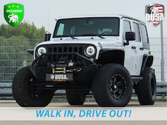 Jeep Wrangler Unlimited - 3.6 Rubicon Liftkit | Stubby offroad-bumper | Smittybilt lier | Fenders | Offroad Wheels